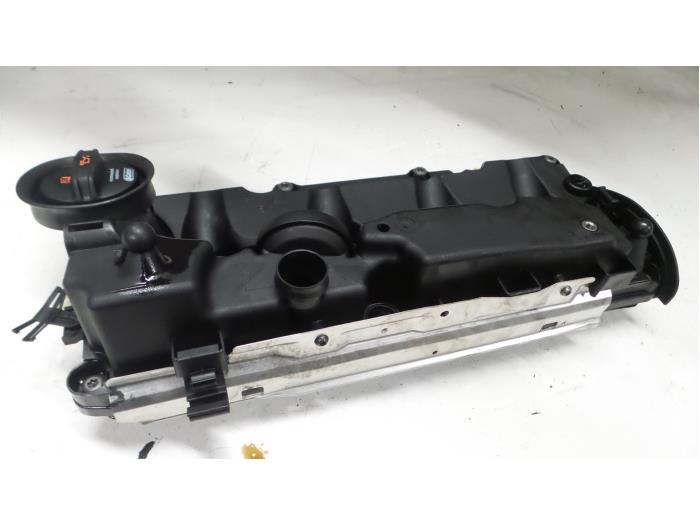 Tapa de válvulas de un Seat Leon (5FB) 1.6 TDI Ecomotive 16V 2015