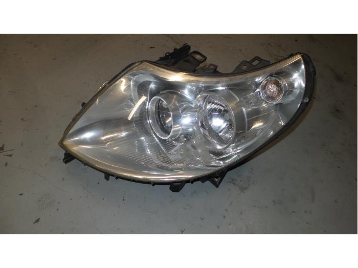 Headlight, left from a Fiat Ducato 2014