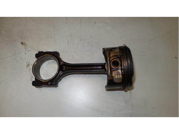 Usagé Piston Alfa Romeo Brera (939) 2.2 JTS 16V Prix € 75,00 Règlement à la marge proposé par A.T.S. van de Wiel