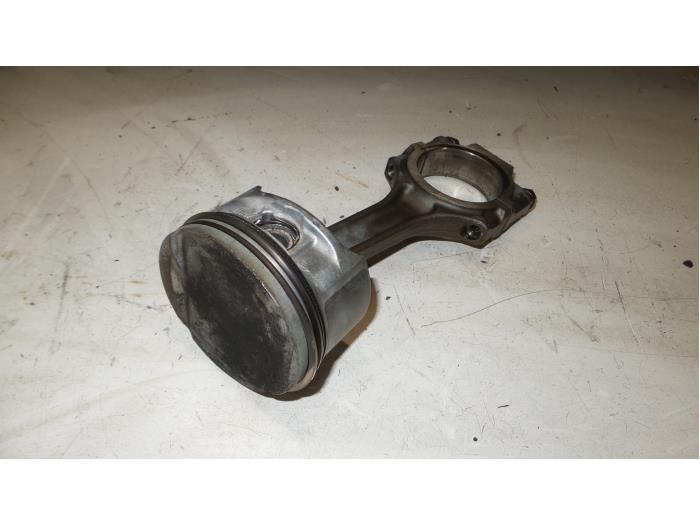 Usados Pistón Alfa Romeo GT (937) 1.8 Twin Spark 16V Precio € 40,00 Norma de margen ofrecido por A.T.S. van de Wiel