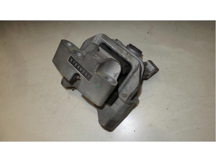 Used Engine mount Alfa Romeo Giulietta (940) 2.0 JTDm 16V 170 Price € 40,00 Margin scheme offered by A.T.S. van de Wiel