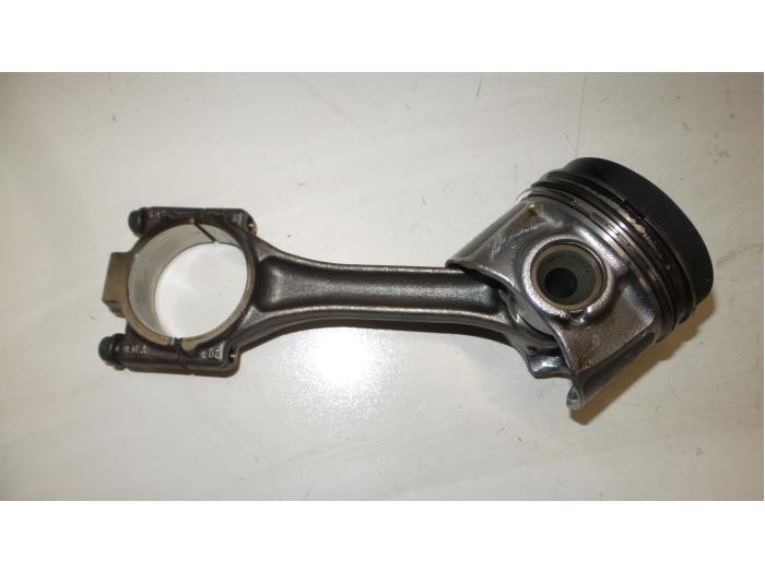 Usados Pistón Seat Leon (5FB) 1.6 TDI Ecomotive 16V Precio € 50,00 Norma de margen ofrecido por A.T.S. van de Wiel