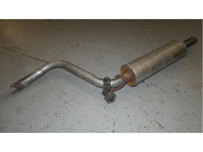 Exhaust middle silencer from a Volkswagen Caddy III (2KA,2KH,2CA,2CH) 2.0 SDI 2007