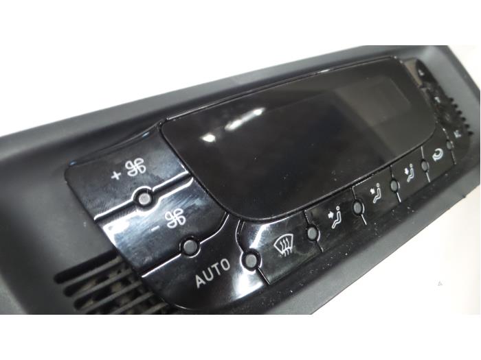 Panel de control de calefacción de un Seat Ibiza IV (6J5) 1.2 TDI Ecomotive 2012