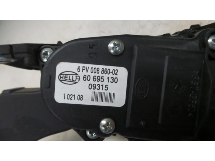 Gaspedalposition Sensor van een Alfa Romeo 159 (939AX) 2.4 JTDm 20V 2008