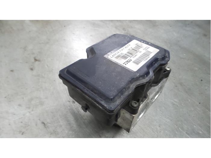 Usagé Bloc ABS Alfa Romeo 159 (939AX) 2.4 JTDm 20V Prix € 145,00 Règlement à la marge proposé par A.T.S. van de Wiel