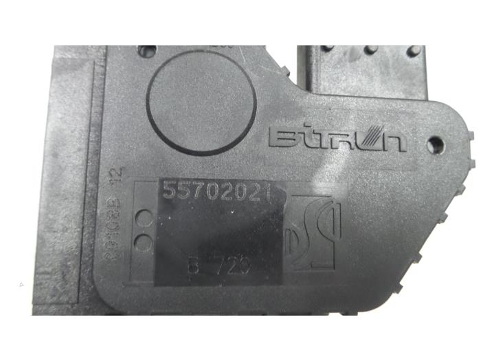 Gaspedalposition Sensor van een Alfa Romeo MiTo (955) 1.4 TB 16V 2009