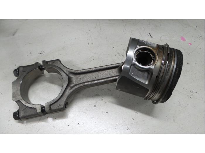 Usados Pistón Alfa Romeo Giulietta (940) 1.6 JTDm 16V Precio € 65,00 Norma de margen ofrecido por A.T.S. van de Wiel