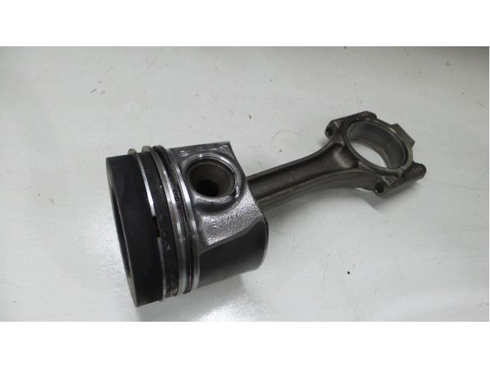 Usados Pistón Seat Ibiza IV SC (6J1) 1.2 TDI Ecomotive Precio € 65,00 Norma de margen ofrecido por A.T.S. van de Wiel