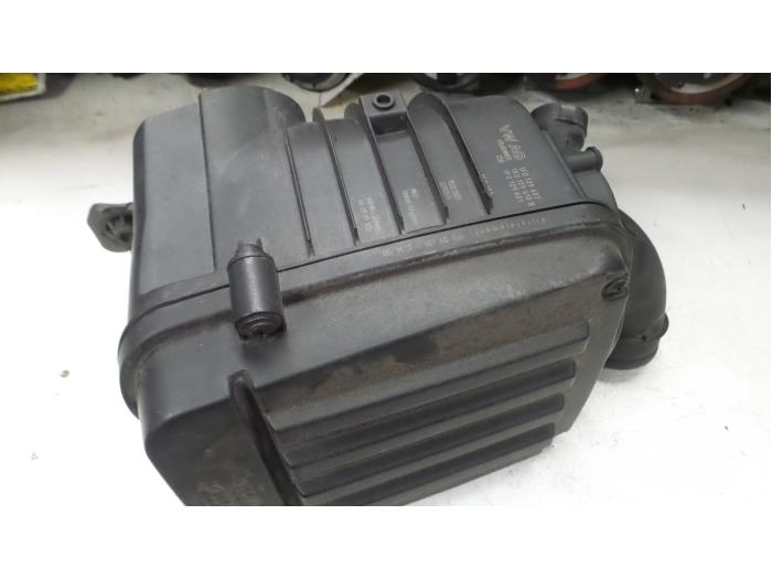 Begagnade Luftfilterhus Volkswagen Touran (1T1/T2) 1.6 Pris € 25,00 Marginaltabell erbjuds av A.T.S. van de Wiel