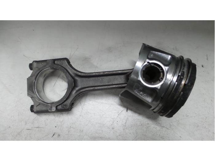 Usados Pistón Alfa Romeo Giulietta (940) 1.6 JTDm 16V Precio € 65,00 Norma de margen ofrecido por A.T.S. van de Wiel