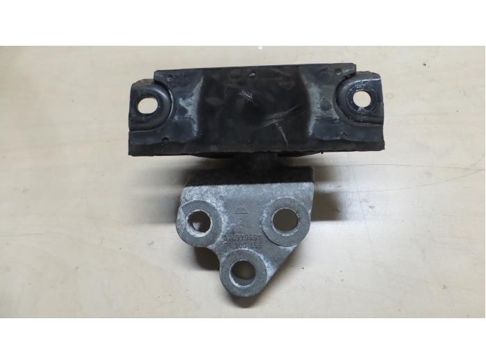 Used Engine mount Alfa Romeo MiTo (955) 1.6 JTDm 16V Price € 45,00 Margin scheme offered by A.T.S. van de Wiel