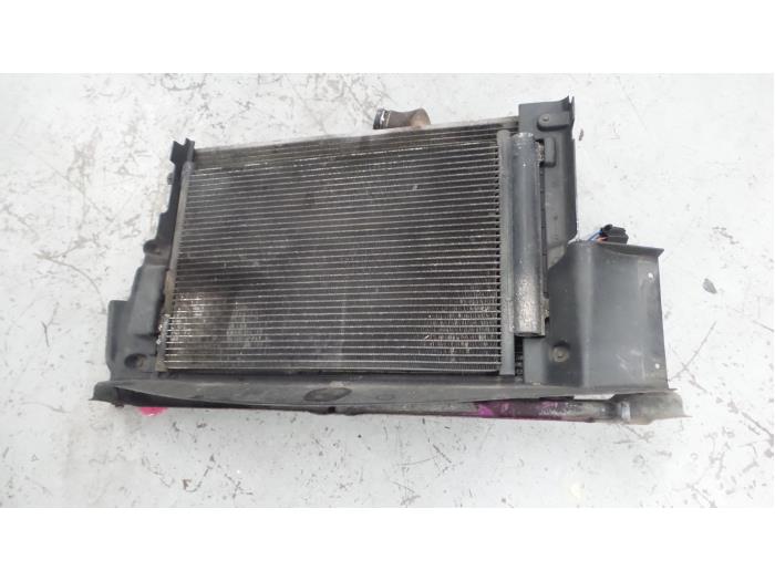 Usagé Radiateur Alfa Romeo GT (937) 1.9 JTD 16V Multijet Prix € 135,00 Règlement à la marge proposé par A.T.S. van de Wiel
