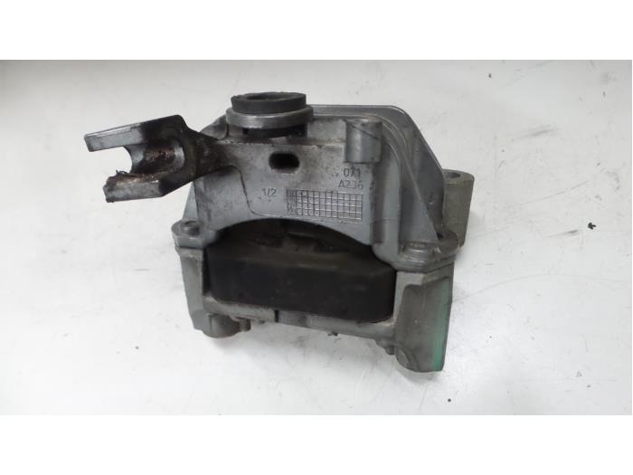 Used Engine mount Alfa Romeo Giulietta (940) 1.6 JTDm 16V Price € 40,00 Margin scheme offered by A.T.S. van de Wiel