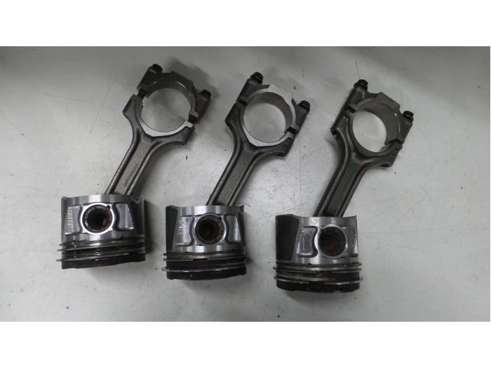 Usados Pistón Alfa Romeo Giulietta (940) 1.6 JTDm 16V Precio € 165,00 Norma de margen ofrecido por A.T.S. van de Wiel