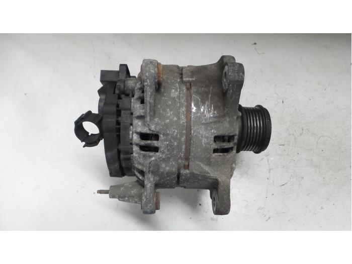 Dynamo d'un Volkswagen Transporter T5 1.9 TDi 2007