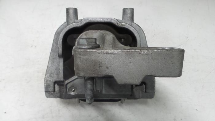 Usagé Support moteur Volkswagen Caddy III (2KA,2KH,2CA,2CH) 1.6 TDI 16V Prix € 35,00 Règlement à la marge proposé par A.T.S. van de Wiel