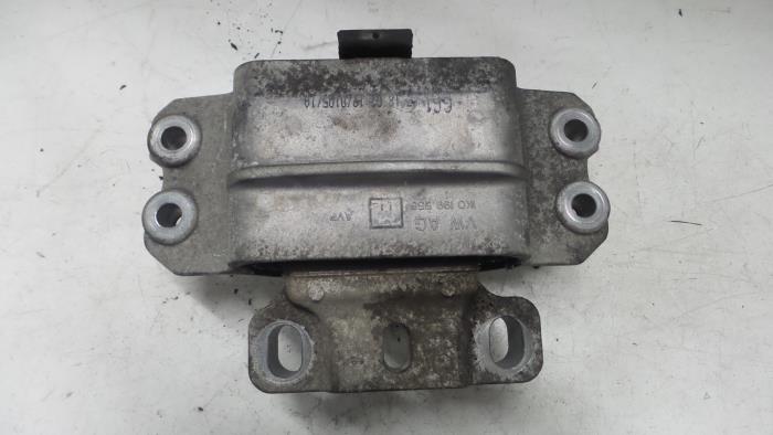 Usagé Support moteur Volkswagen Caddy III (2KA,2KH,2CA,2CH) 1.6 TDI 16V Prix € 40,00 Règlement à la marge proposé par A.T.S. van de Wiel