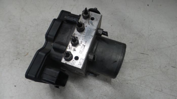 Begagnade ABS-pump Mercedes Citan (415.6) 1.5 109 CDI Pris € 175,00 Marginaltabell erbjuds av A.T.S. van de Wiel