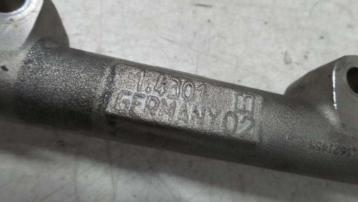 Fuel injector nozzle from a Alfa Romeo 159 Sportwagon (939BX) 3.2 JTS V6 24V Q4 2007