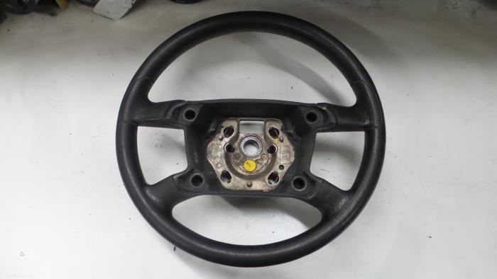 Steering wheel from a Volkswagen Caddy III (2KA,2KH,2CA,2CH) 2.0 SDI 2005