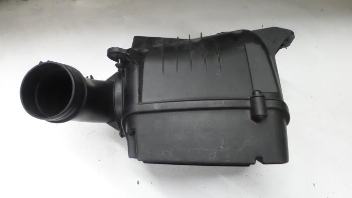 Begagnade Luftfilterhus Volkswagen Caddy III (2KA,2KH,2CA,2CH) 2.0 SDI Pris € 25,00 Marginaltabell erbjuds av A.T.S. van de Wiel