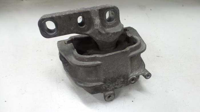 Usagé Support moteur Volkswagen Caddy III (2KA,2KH,2CA,2CH) 2.0 SDI Prix € 40,00 Règlement à la marge proposé par A.T.S. van de Wiel