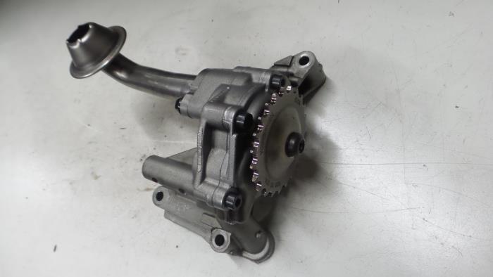 Gebrauchte Ölpumpe Volkswagen Caddy III (2KA,2KH,2CA,2CH) 2.0 SDI Preis € 40,00 Margenregelung angeboten von A.T.S. van de Wiel