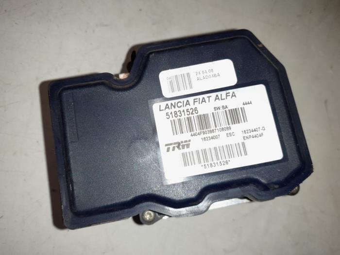 Usagé Bloc ABS Alfa Romeo 159 Sportwagon (939BX) 3.2 JTS V6 24V Prix € 125,00 Règlement à la marge proposé par A.T.S. van de Wiel