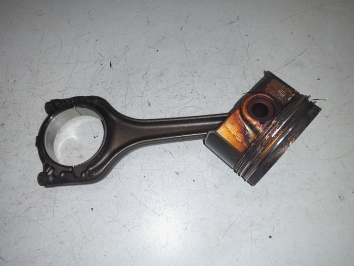 Usagé Piston Volkswagen Jetta Prix € 75,00 Règlement à la marge proposé par A.T.S. van de Wiel