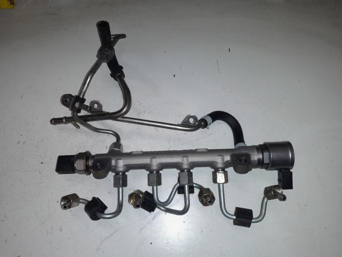 Fuel injector nozzle Seat Leon 1.6 TDI 16V 04L089G DBKA