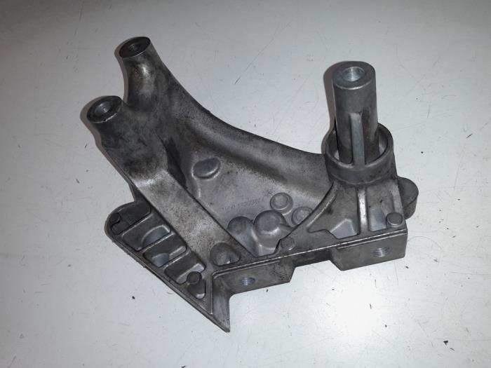 Used Engine mount Seat Leon (5FB) 1.6 TDI 16V Price € 40,00 Margin scheme offered by A.T.S. van de Wiel