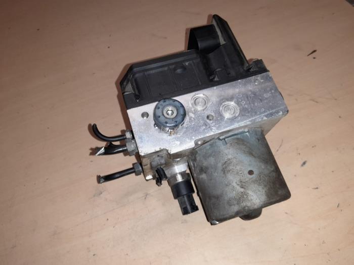 Usagé Bloc ABS Alfa Romeo GT (937) 2.0 JTS 16V Prix € 70,00 Règlement à la marge proposé par A.T.S. van de Wiel