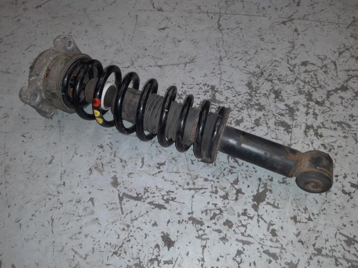 Rear shock absorber rod, left from a Alfa Romeo 159 (939AX) 1.9 JTS 16V 2006