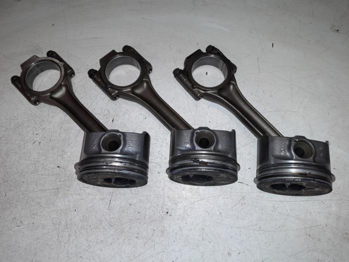 Usados Pistón Volkswagen Caddy III (2KA,2KH,2CA,2CH) Precio € 145,00 Norma de margen ofrecido por A.T.S. van de Wiel