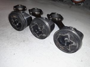 Kolben van een Volkswagen Caddy III (2KA,2KH,2CA,2CH)  2006
