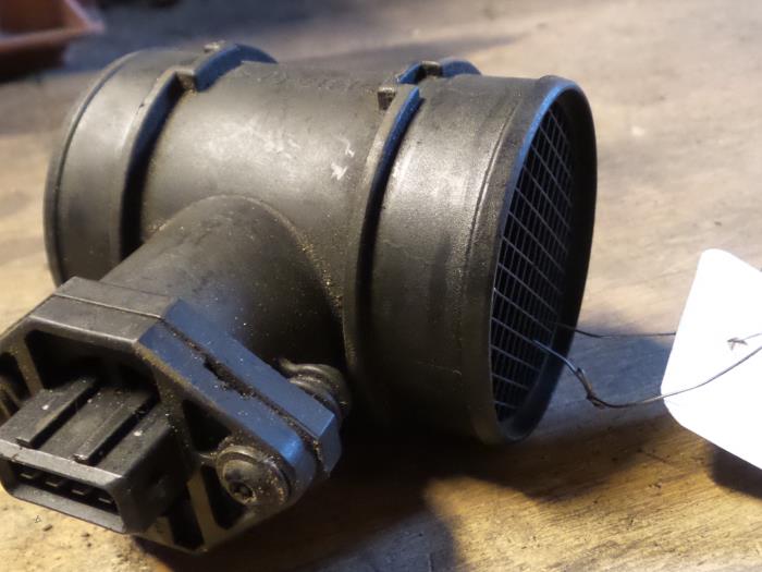 Airflow meter from a Alfa Romeo 156 (932) 1.6 Twin Spark 16V 1998