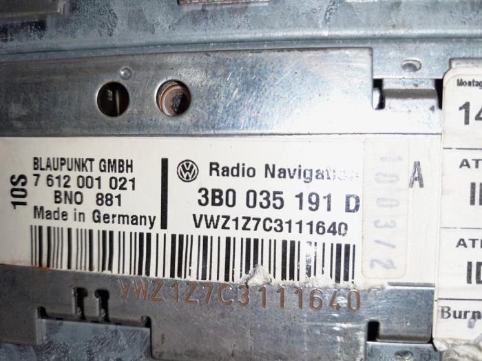Radio CD Spieler van een Volkswagen Transporter T5 1.9 TDi 2008