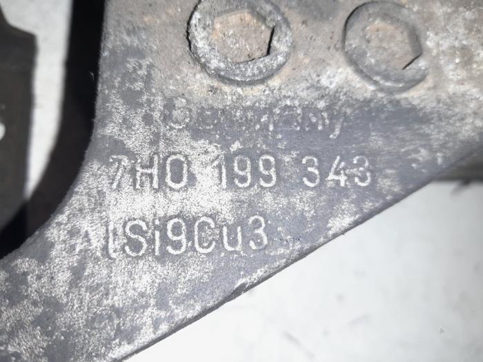 Engine mount Volkswagen Transporter T5 1.9 TDi 7H0199343 BRS