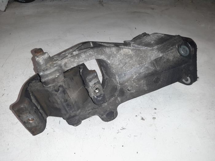 Engine mount Volkswagen Transporter T5 1.9 TDi - 7H0199343 BRS