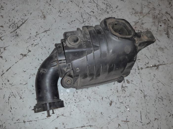 Begagnade Luftfilterhus Volkswagen Caddy III (2KA,2KH,2CA,2CH) 2.0 SDI Pris € 25,00 Marginaltabell erbjuds av A.T.S. van de Wiel