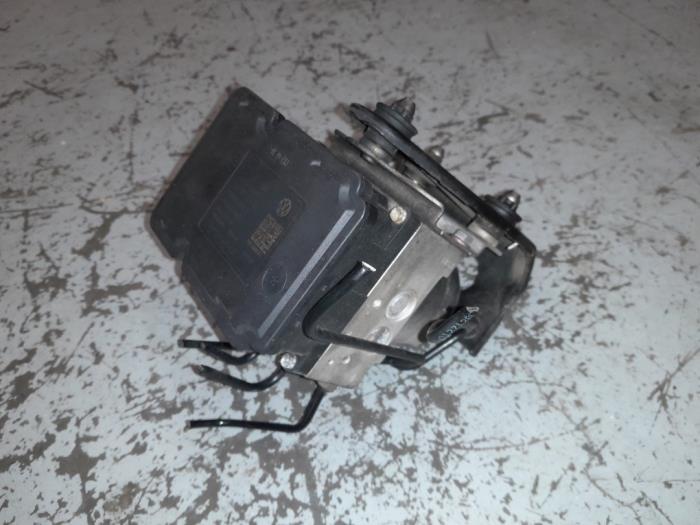 Gebrauchte ABS Pumpe Volkswagen Transporter/Caravelle T5 1.9 TDi Preis € 225,00 Margenregelung angeboten von A.T.S. van de Wiel