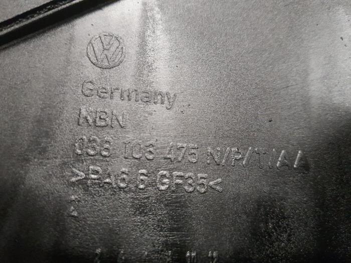 Tapa de válvulas de un Volkswagen Caddy III (2KA,2KH,2CA,2CH) 2.0 SDI 2009