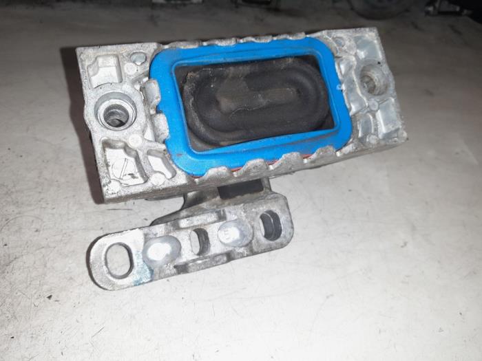 Usagé Support moteur Volkswagen Caddy III (2KA,2KH,2CA,2CH) 2.0 SDI Prix € 40,00 Règlement à la marge proposé par A.T.S. van de Wiel