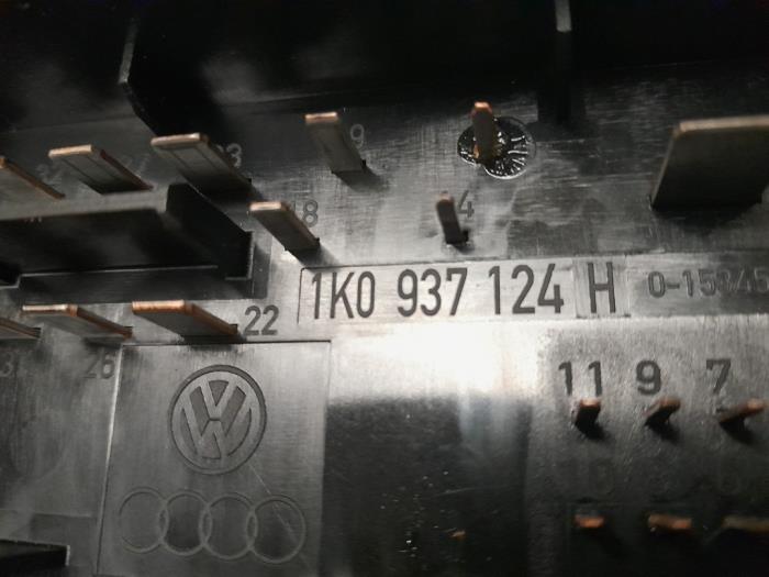 Fuse box Volkswagen Caddy III 1K0937124H TYCO
