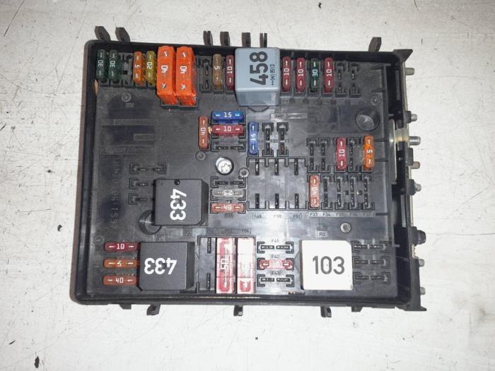 Fuse box Volkswagen Caddy III - 1K0937124H TYCO