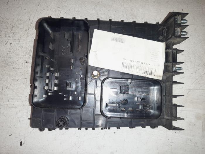 Caja de fusibles de un Volkswagen Caddy III (2KA,2KH,2CA,2CH)  2006