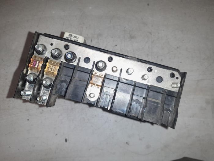 Fuse box Volkswagen Caddy III 1K0937124H TYCO