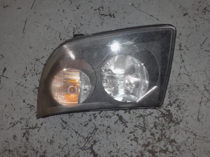Headlight, right from a Volkswagen Crafter 2.5 TDI 30/32/35/46/50 2008