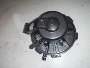 Usados Motor de ventilador de calefactor Volkswagen Crafter 2.5 TDI 30/32/35/46/50 Precio € 65,00 Norma de margen ofrecido por A.T.S. van de Wiel